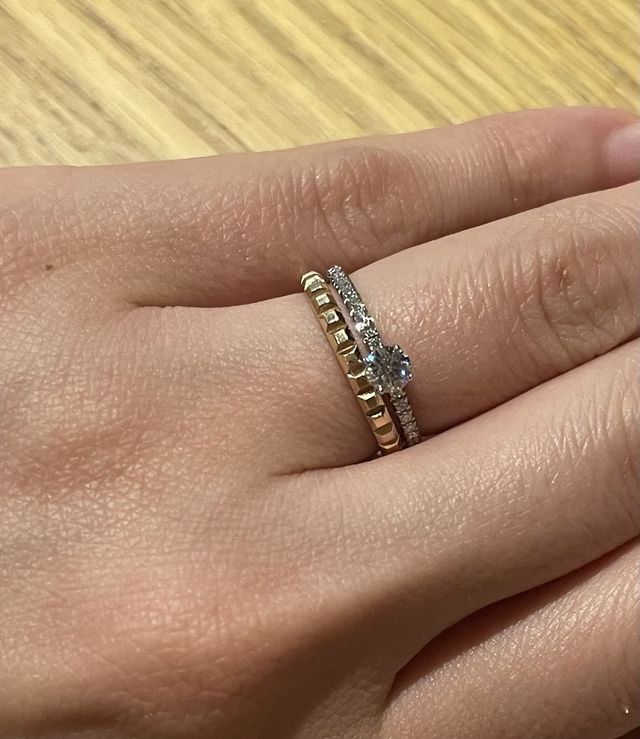 
重ね付けした時がとても可愛くて一目惚れでした。