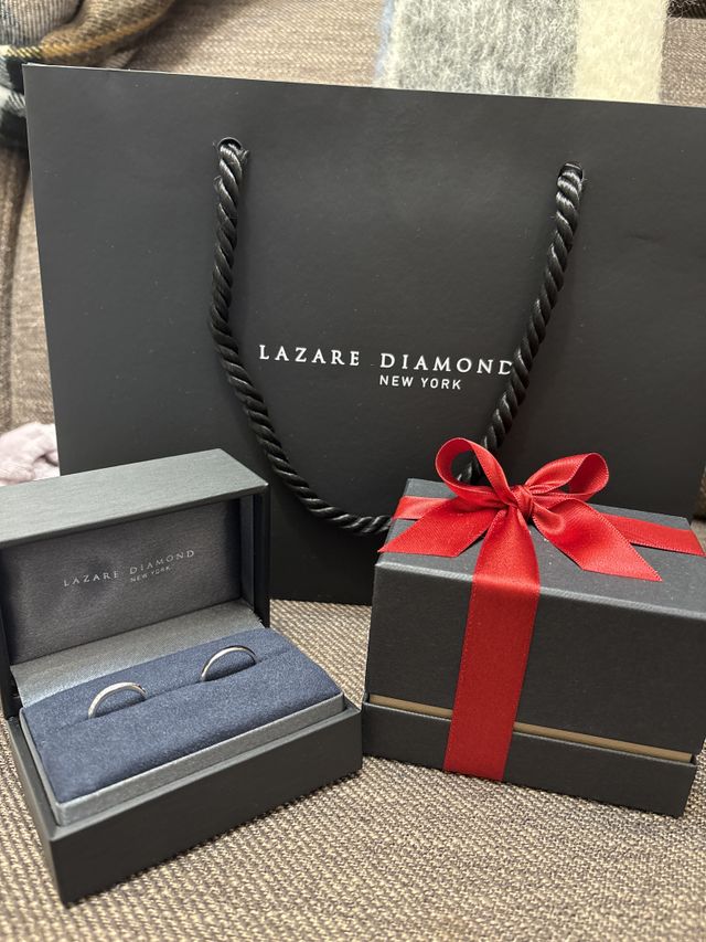 写真撮影用に外箱にリボンをかけていただきました。