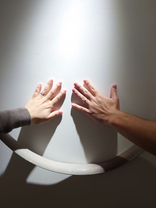 「ここから始まり、永きにわたり時を刻む」という意味の指輪です