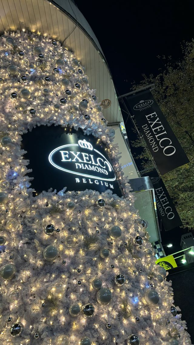 クリスマス仕様の外観✨