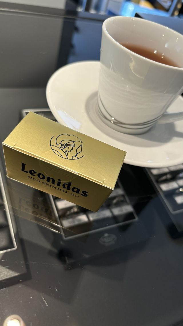 出して頂いたフレーバーティーとチョコレート