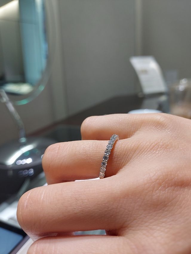 色々な指輪を試着させてもらい迷いに迷いました。