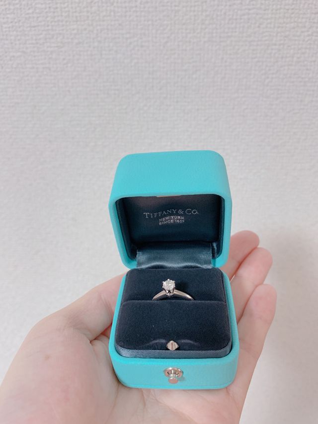 ダイヤがちょうどいいサイズ感で綺麗に輝いていて気にいってます