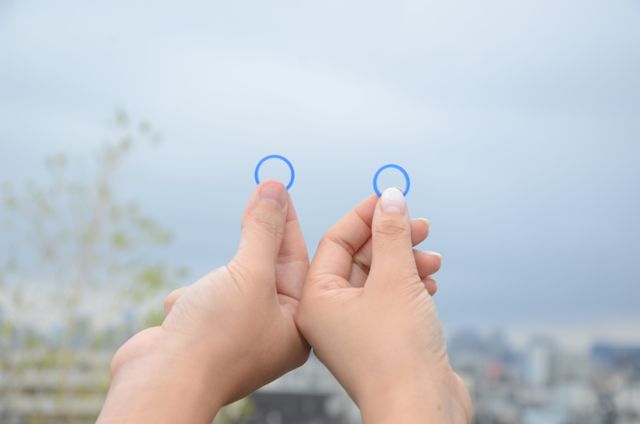 制作場所の屋上で撮影した指輪の型の写真です