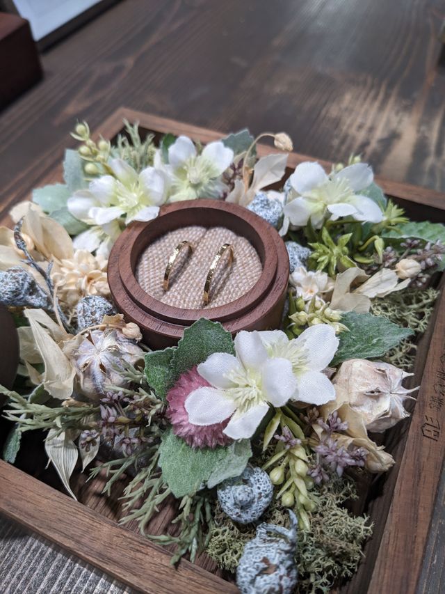 トンカチで叩いて、ポコポコしたところにキラキラ感がでました。