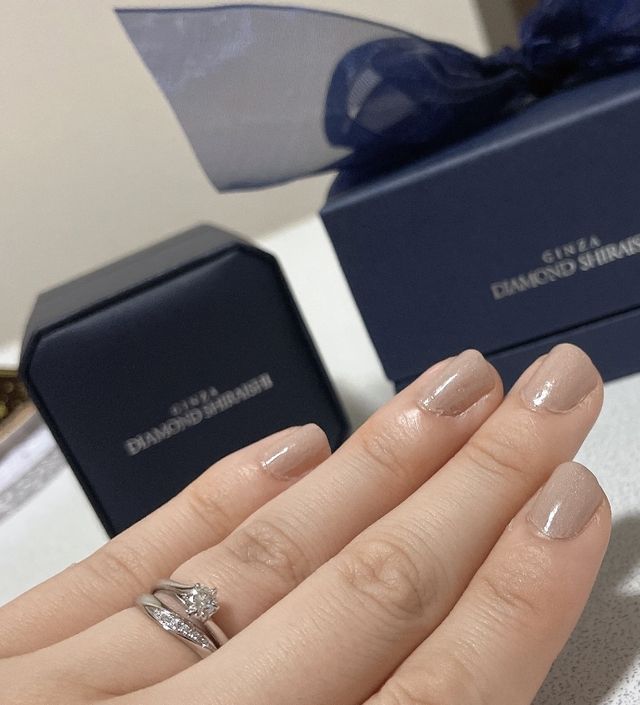 マリッジリングとエンゲージリングの重ね付け