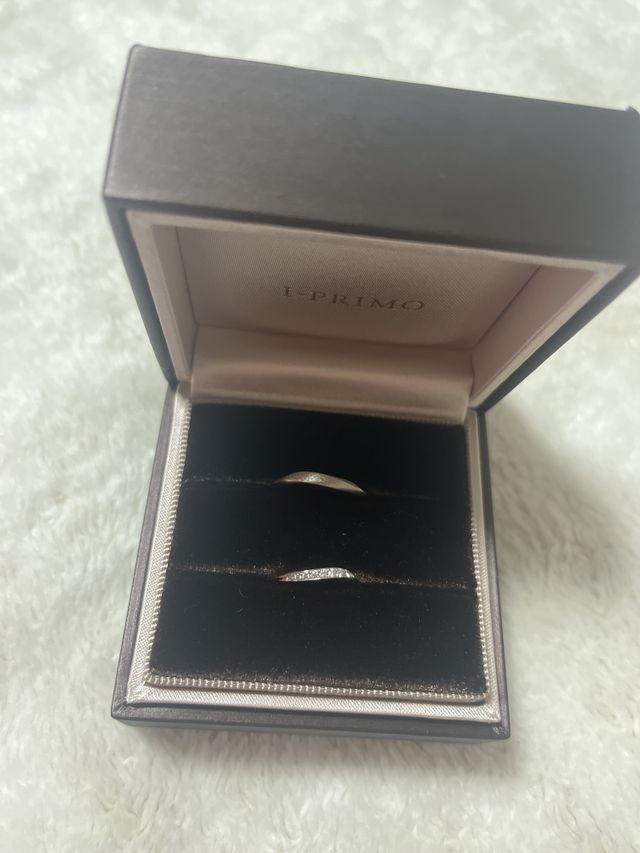 男性の方はマット加工が入っています。