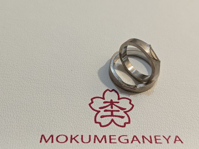 ひとつの素材だったことを残して指輪にしています