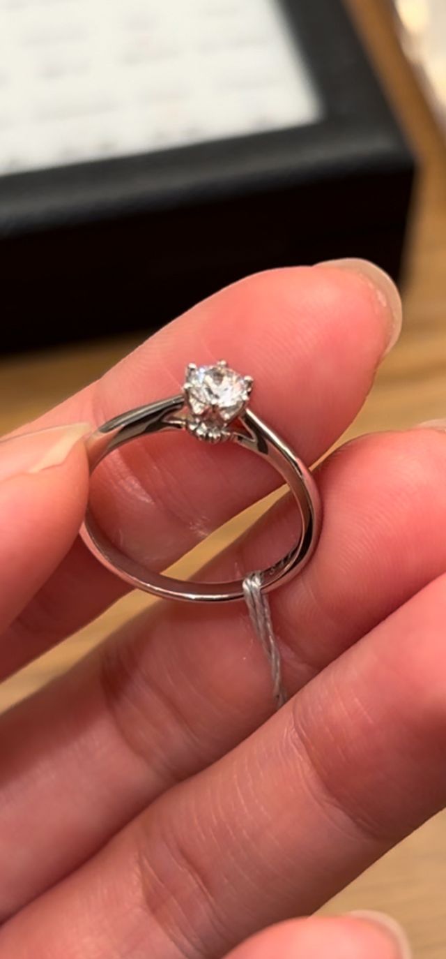 cheersは乾杯！とグラスのようなデザインになっています。