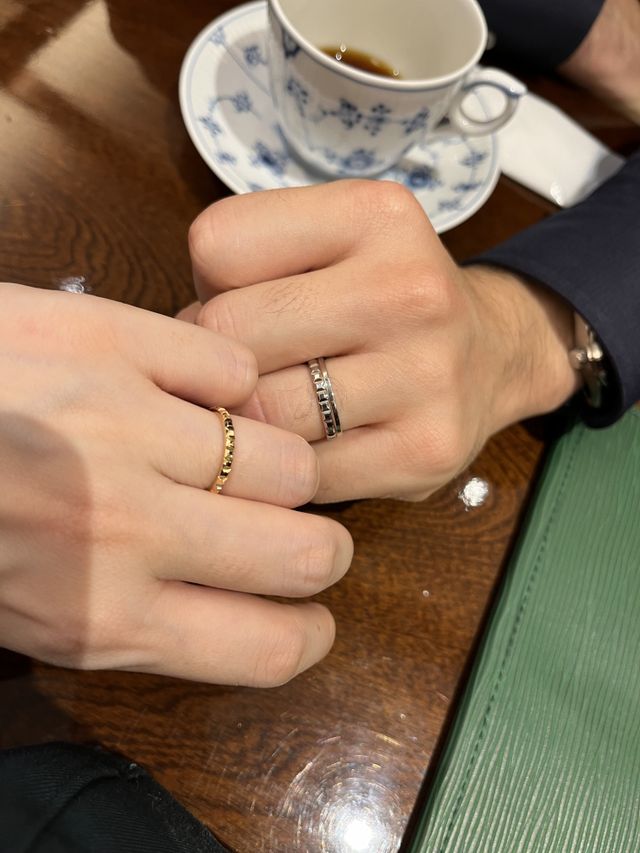 光の加減でいつもキラキラ輝く指輪