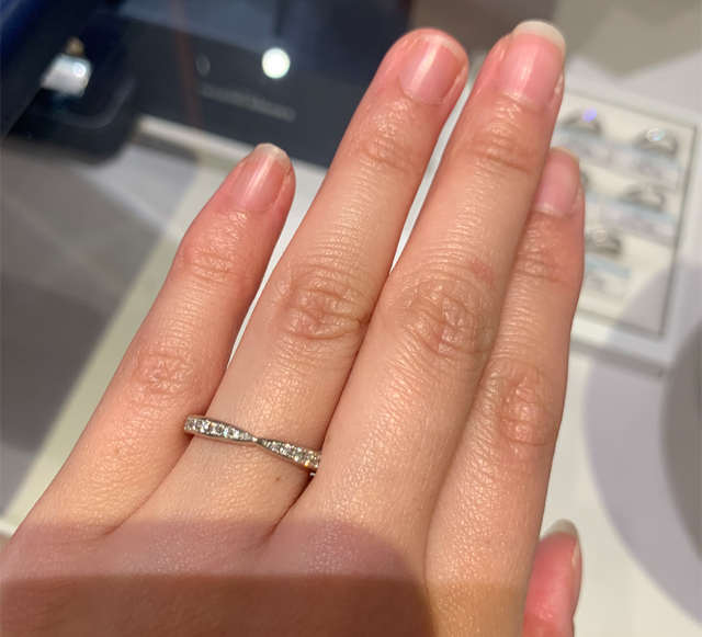 リボンのようなデザインがかわいいです