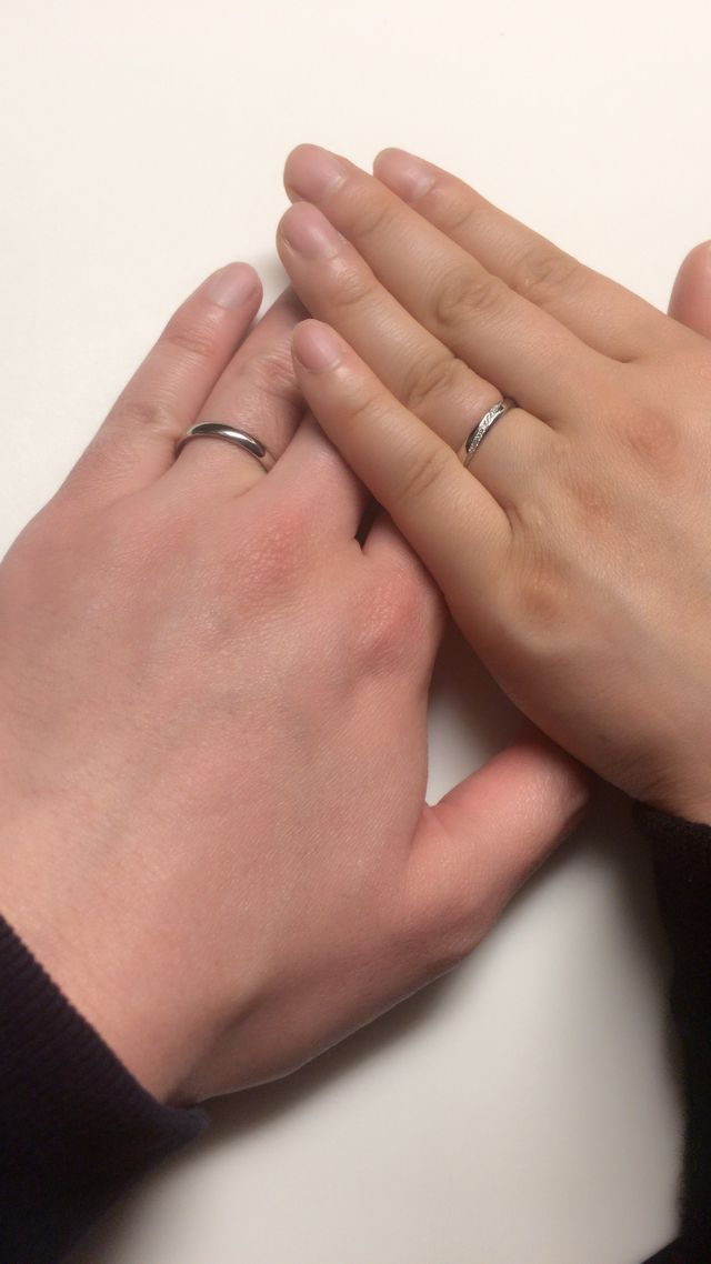 指輪をつけたところです