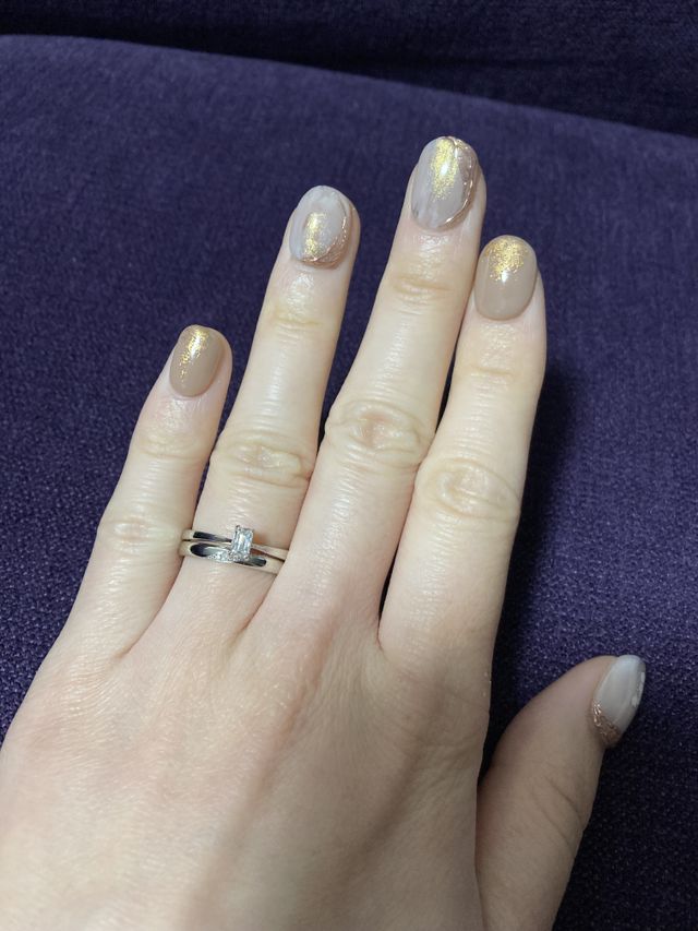 結婚指輪との重ね付けもばっちりです