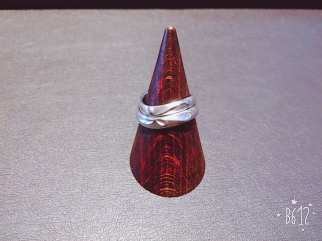 合わせるとハートに見える指輪です。