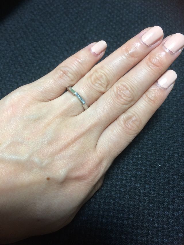 リングを二つ合わせると、8角形が合わさるデザインです。