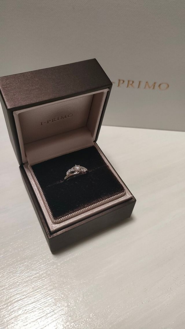 専用ケースと婚約指輪