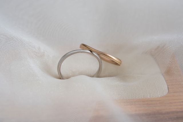 シンプルかつ夫婦でそろったデザインにしました。