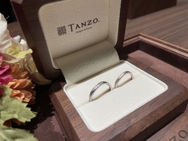 完成した指輪の受け取りの際に記念撮影させてもらいました。