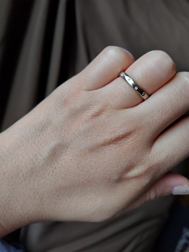 つけ心地がよくナチュラルがデザインが気に入っています。