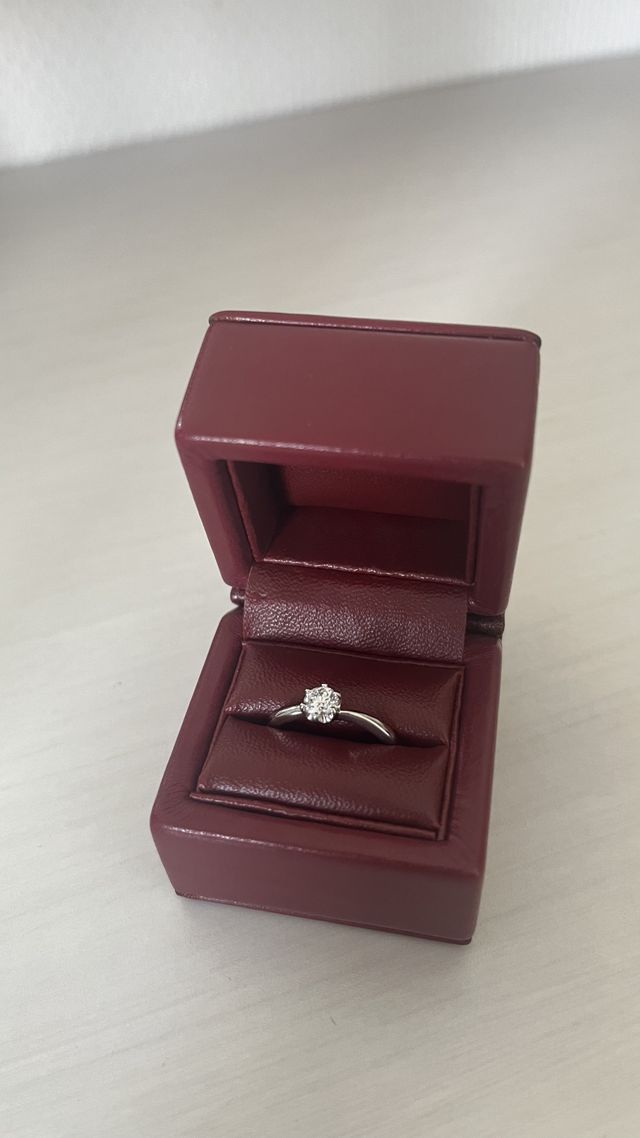 購入した婚約指輪の写真です