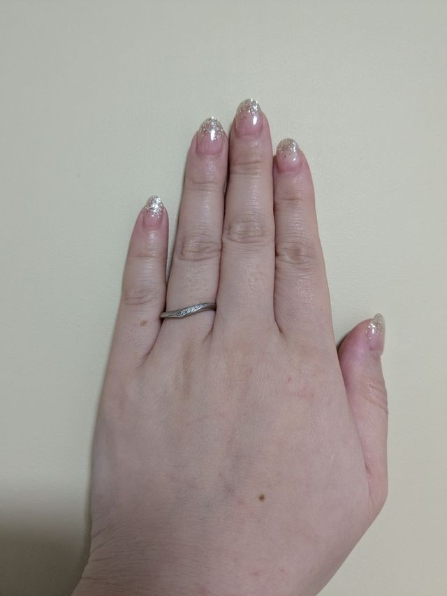 着用時の写真です普段の生活でも着用できるシンプル、エレガント