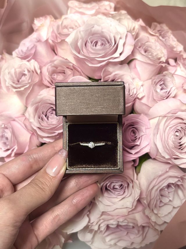 いただいた花束と撮りました。