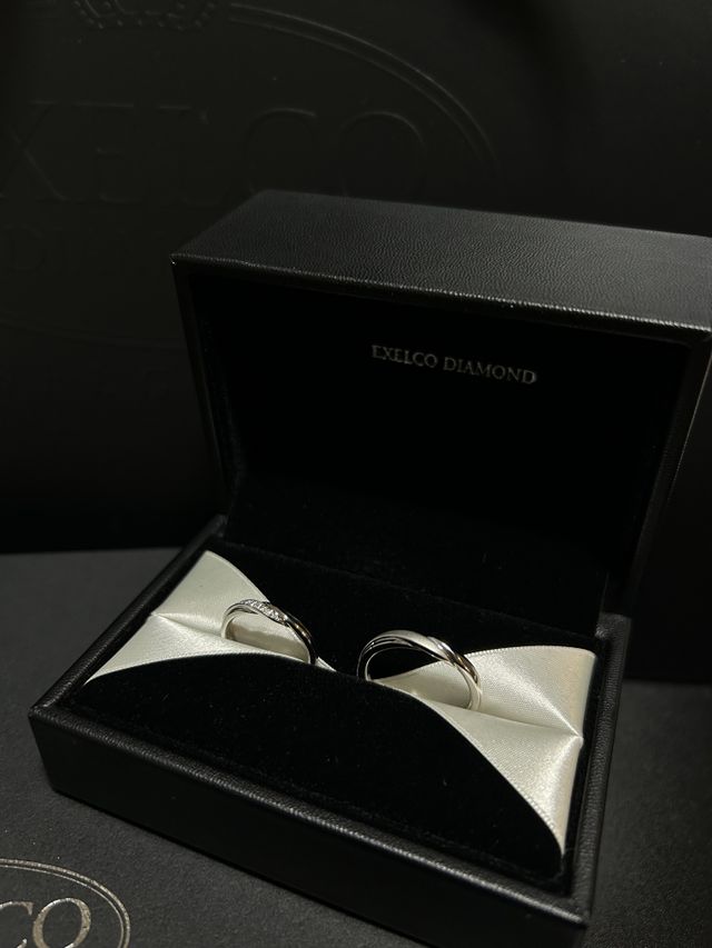 ダイヤモンドの入っている所を男性はマット加工しました。