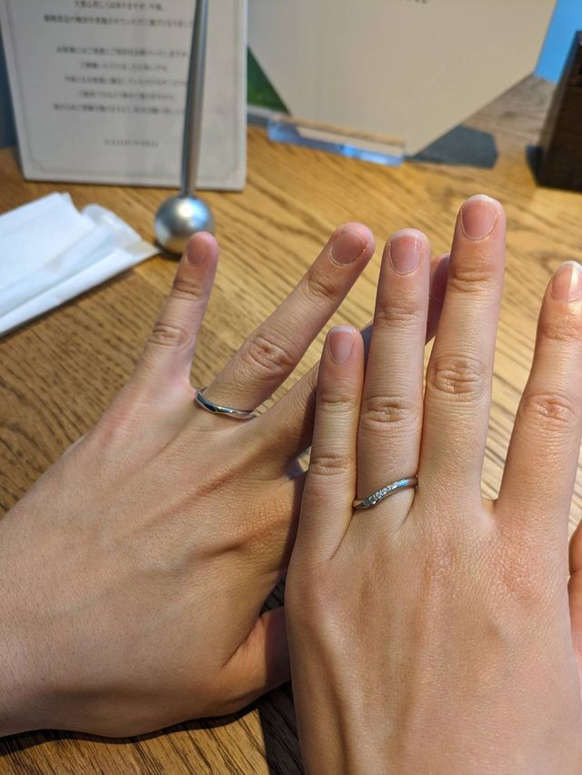 ウェーブデザインでプラチナも見える