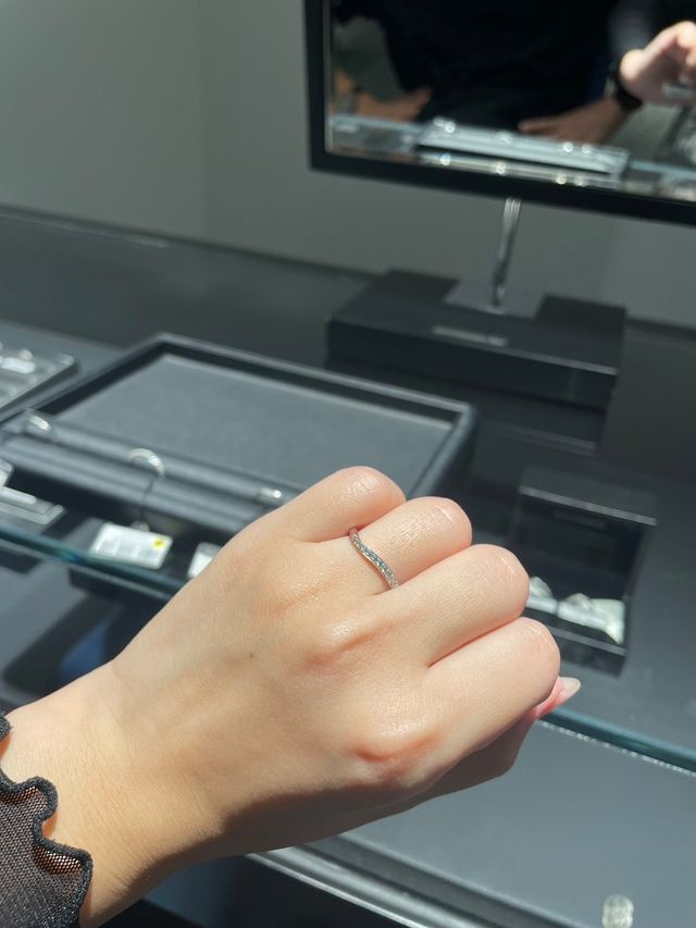 ウェーブ感がフィットしておりつけ心地が良いです。