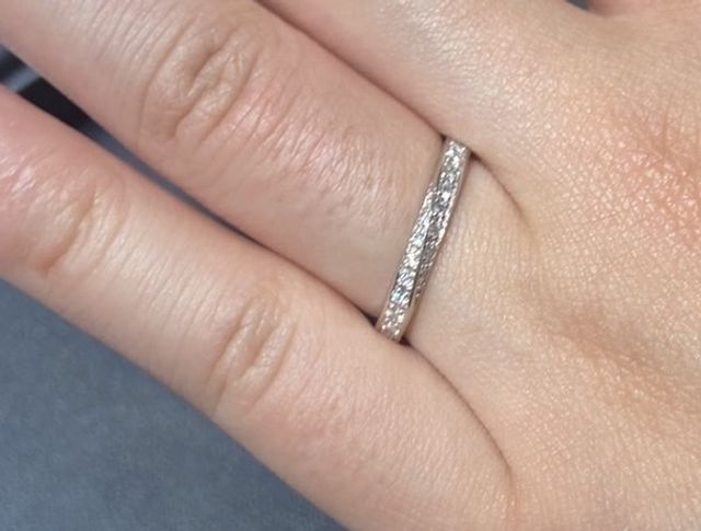 細身のストレートデザイン