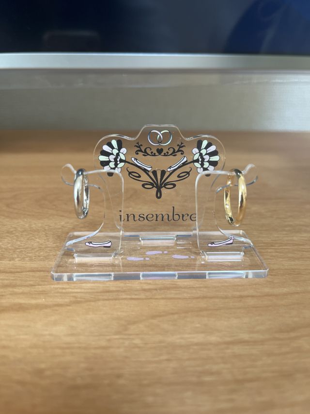 購入特典のアクリルスタンドにかけています。