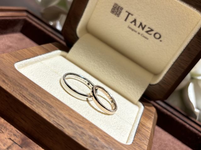 指輪完成当日の写真です。
大変満足に仕上がりました。
