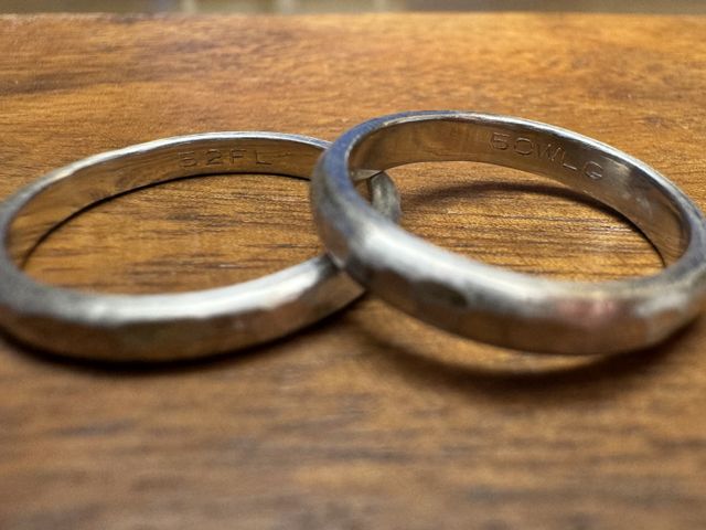 2人の乗っているバイクの型番を刻印しました。