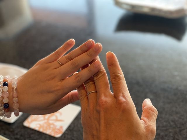 指輪を着用している写真