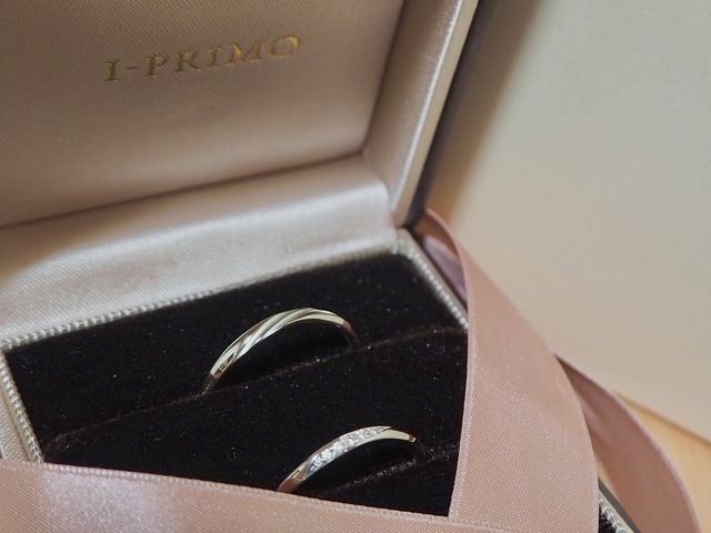 ブランド名やラッピングのリボンと共に入れました