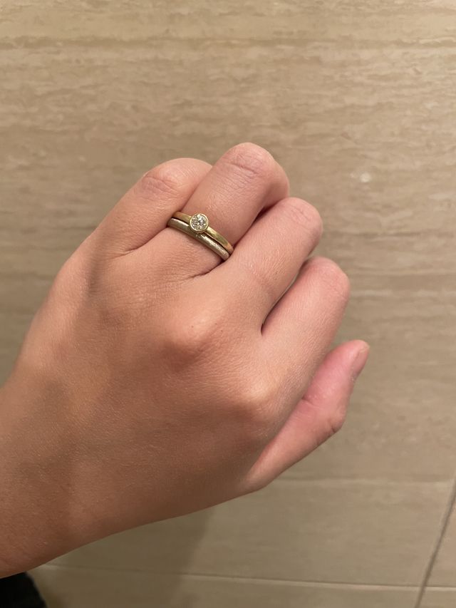 内側に手書きの刻印、表面に星の形を彫ってもらっています