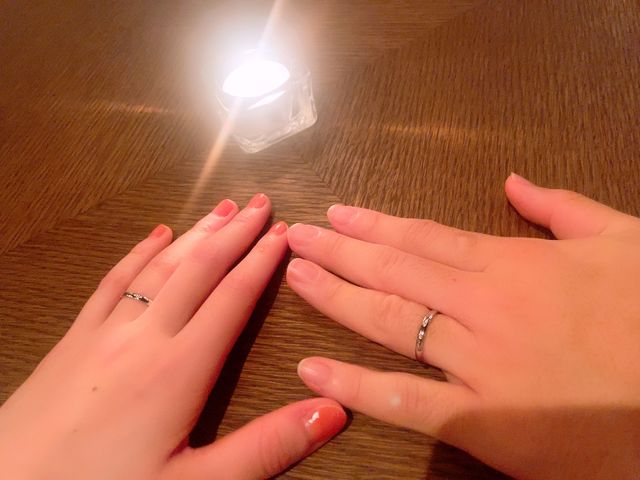 婚姻届を出した日にお互いに着け合いました