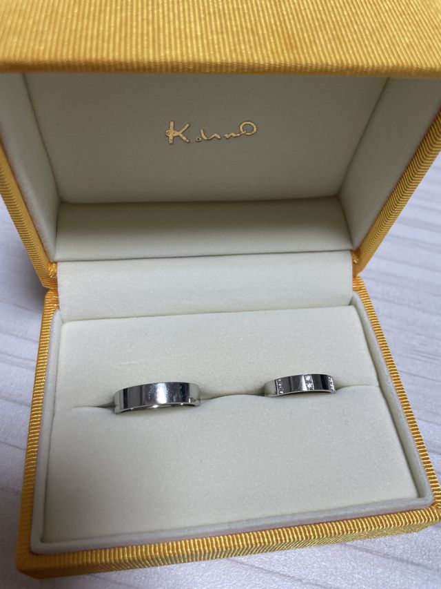 納品から少し着用していましたので細かいキズはついてます。