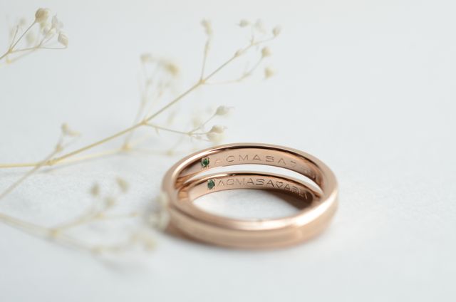 結婚指輪です。誕生石を入れてあります。