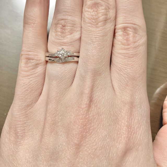 婚約指輪と結婚指輪を同時に着用