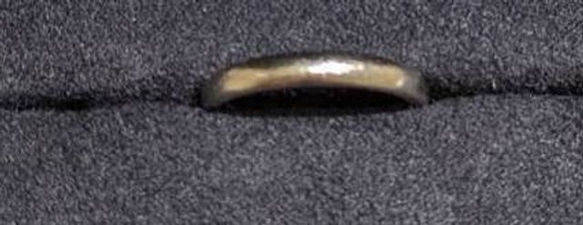 太めのストレートデザイン