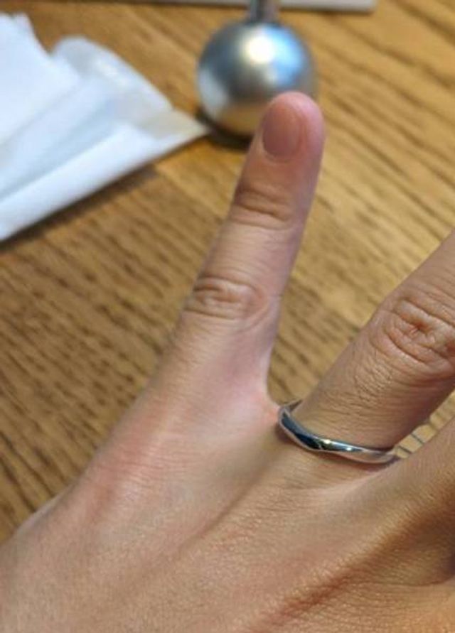 少しカクカクしたデザイン