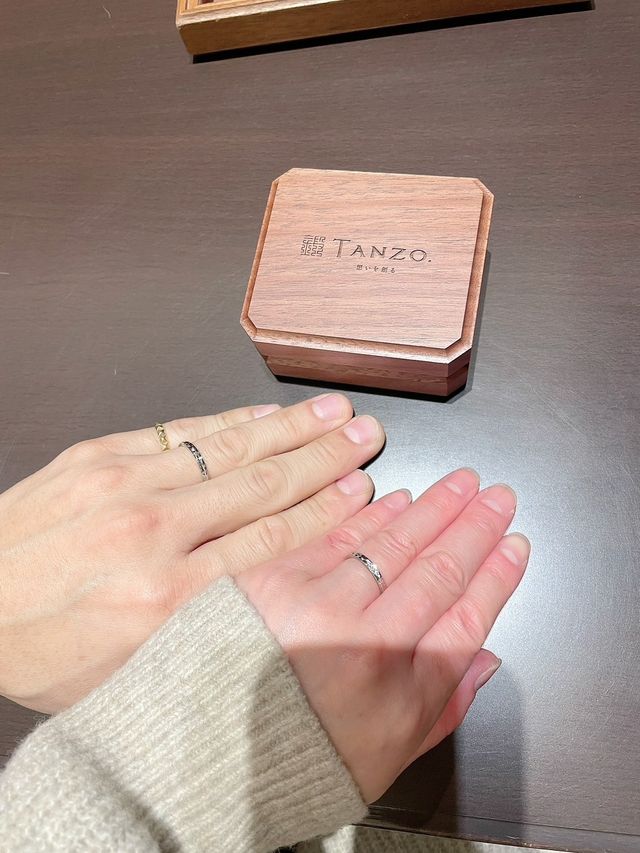 結婚指輪を受け取りに行った際の写真です。
