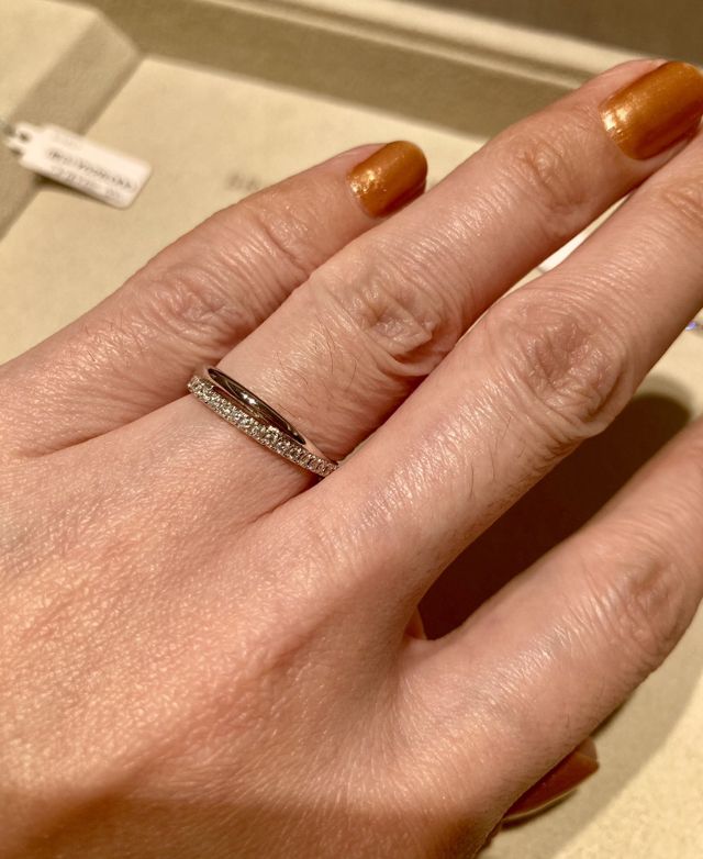 指輪を着用した写真