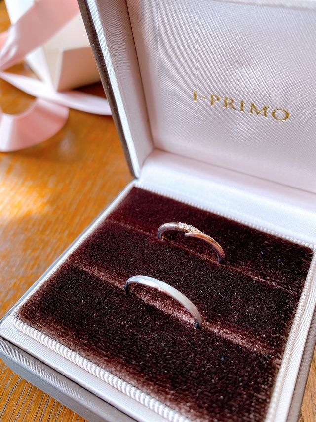 どちらとも『Flowery』というシリーズの結婚指輪です。