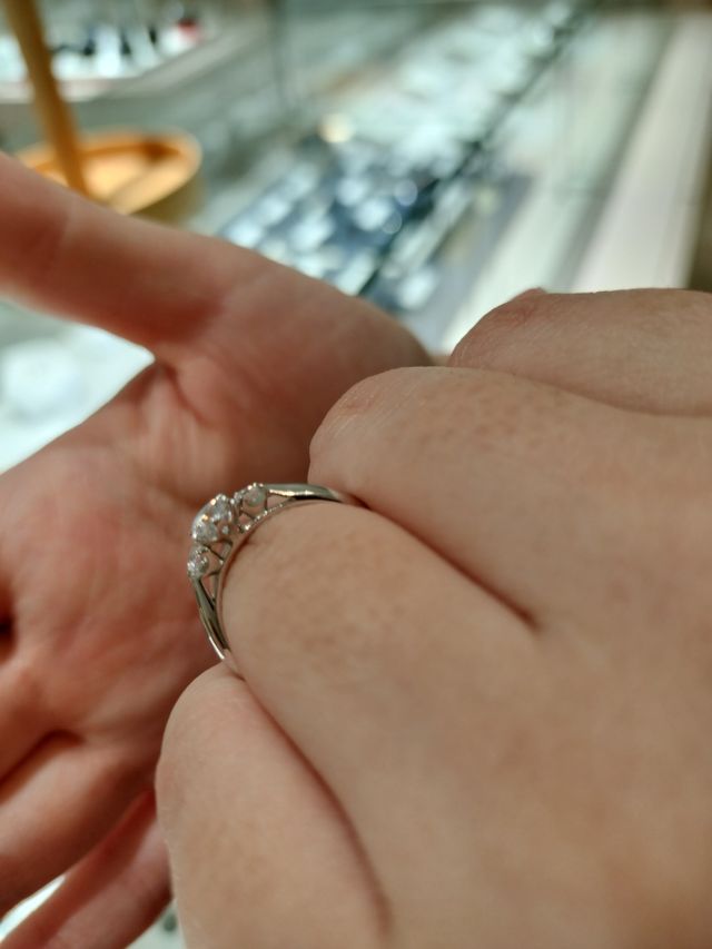 結婚指輪側面の映像です。