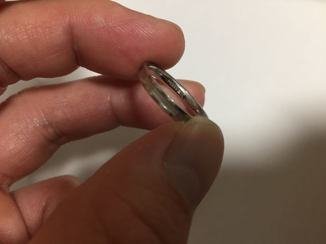 指輪の中側と外側の外観