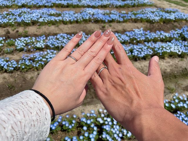 結婚式用にお花が沢山ある施設で撮りました