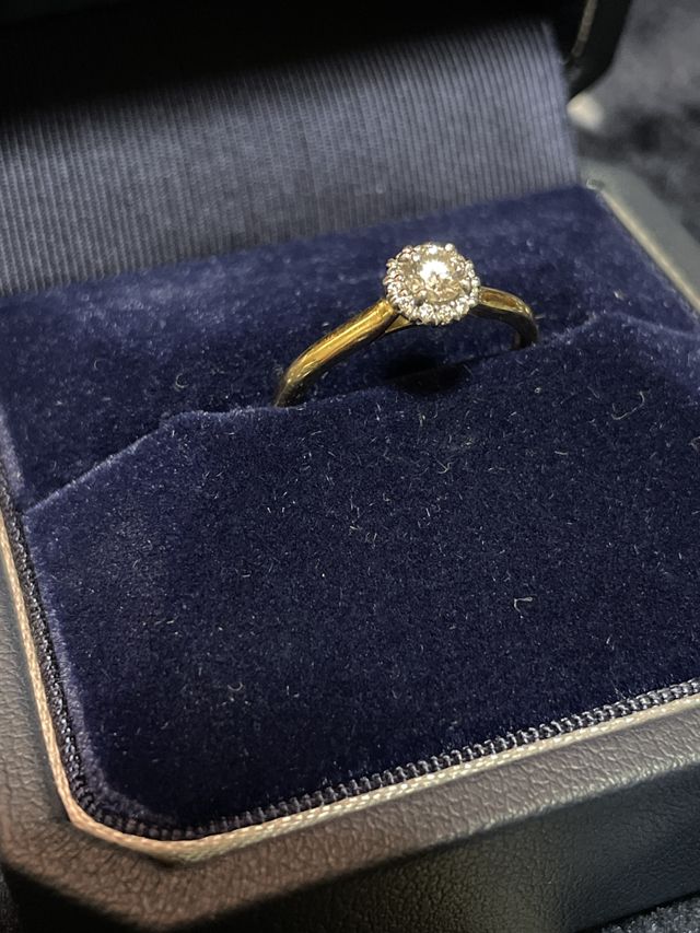 大好きな向日葵をモチーフにした婚約指輪、素敵すぎます