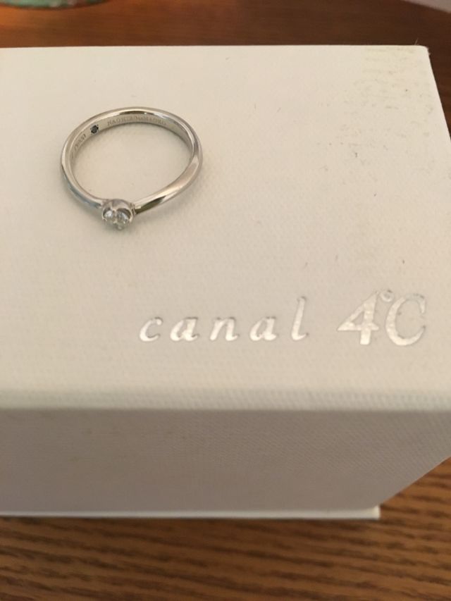 光り輝くリング。ディズニーとのコラボレーションが魅力です。